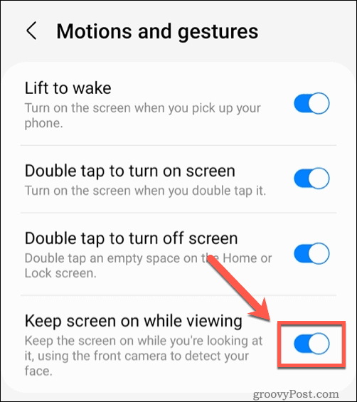 Омогућавање функције да екран остане укључен док гледате на Самсунг телефонима