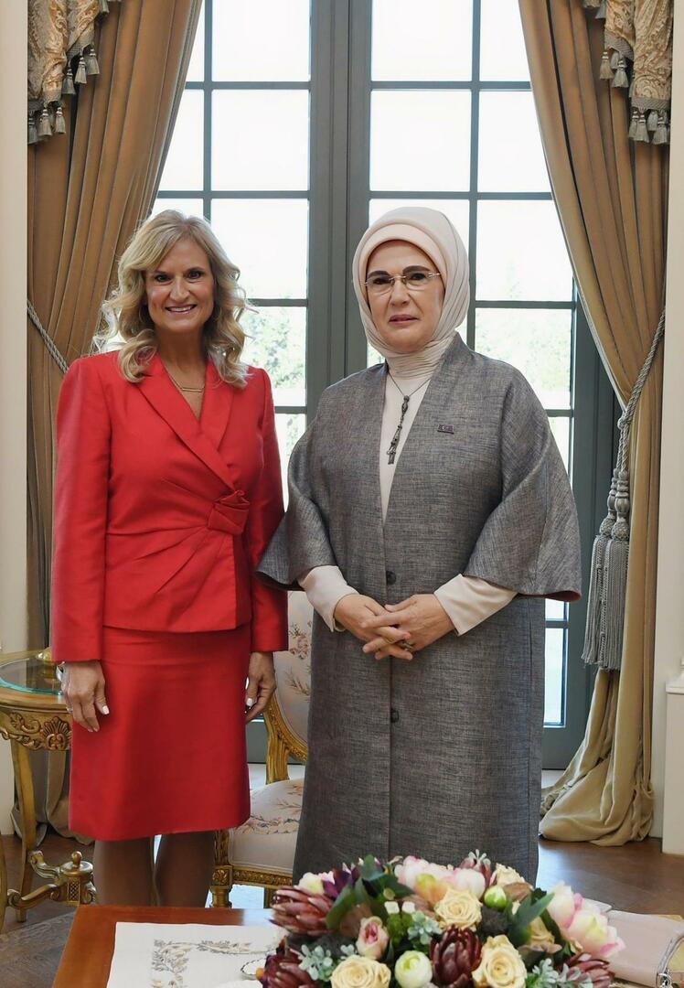 Емине Ердоган састао се са супругом америчког амбасадора у Анкари Шерил Флејк
