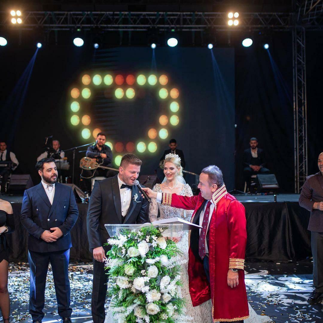 Венчање славног пара обавио је градоначелник Метрополитанске општине Анталије.