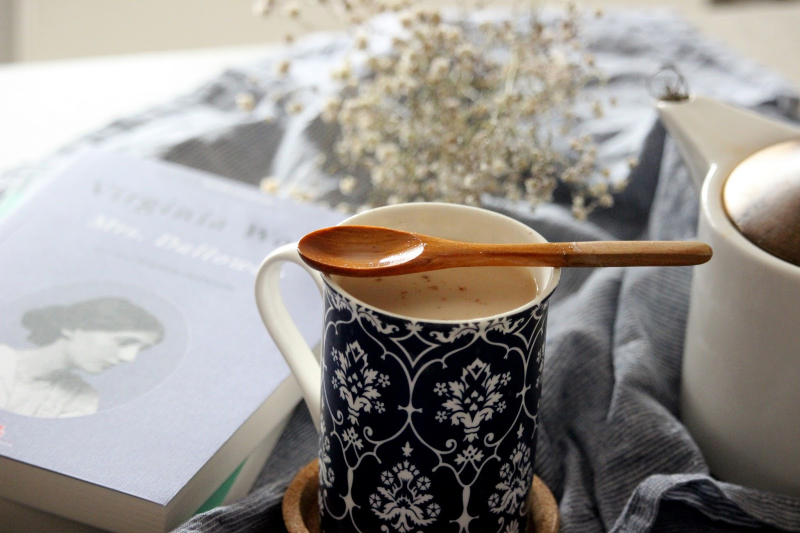 Шта је Цхаи Теа Латте и како се прави? Шта је у чајној чајној латте?
