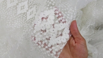 Пронађена је метода која завесе чини као снег! Како се пере завеса?