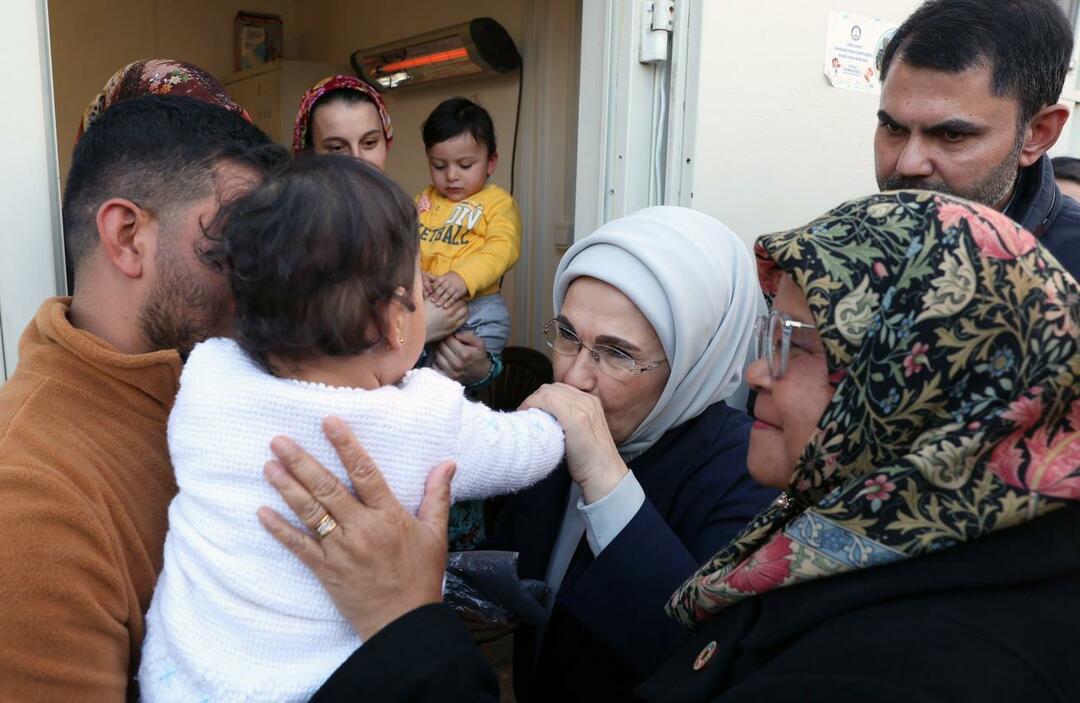 Емине Ердоган посетио је породице жртава земљотреса