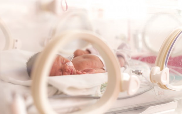Зашто се новорођене бебе инкубирају?