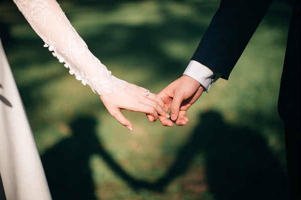 Могу ли добити свадбену церемонију када сам заручена?
