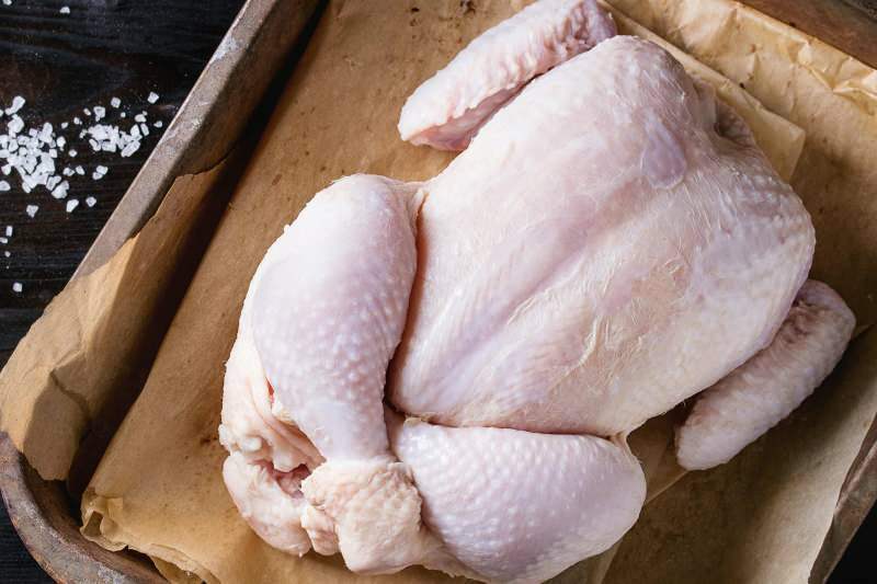 Проверите боју и мирис пилетине