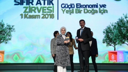Прва дама Ердоган: Камион за смеће не улази у Куллиие