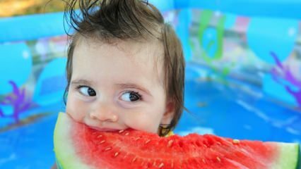 Шта треба хранити бебама по врућем времену?