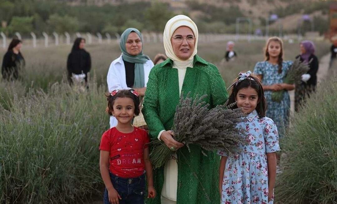 Прва дама Ердоган посетила је Еколошко село и убрала лаванду у Анкари