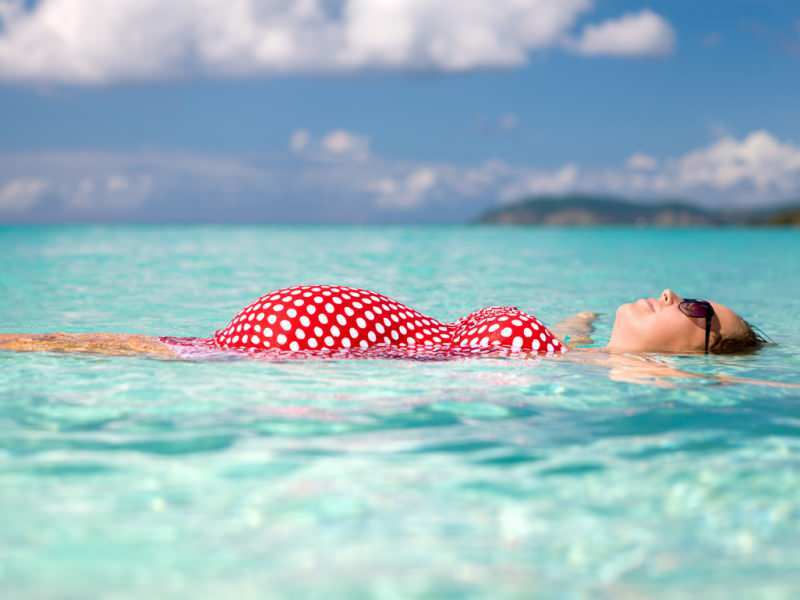Пливање положаја и користи током трудноће! Да ли је могуће пливати у мору или термалном базену док сте трудни?