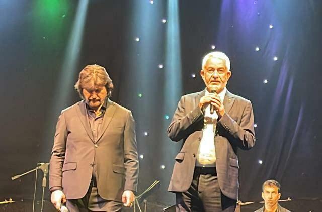 Ахмет Шафак је напустио свој концерт на пола пута због експлозије у Бартину.