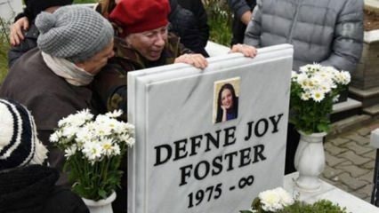 Осма смрт Дефне Јои Фостер година је обележена
