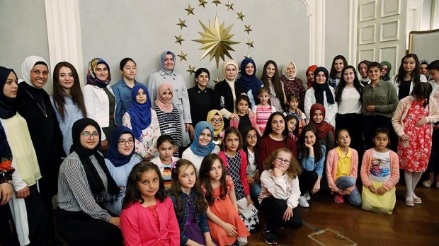 По позиву прве даме Ердоган, 8 министарстава је предузело акције за децу!