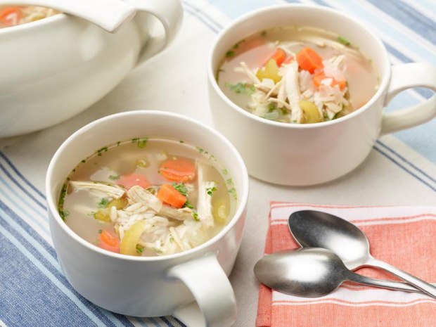 Како направити пилећу супу од мајке? Практичан рецепт за мајчину супу