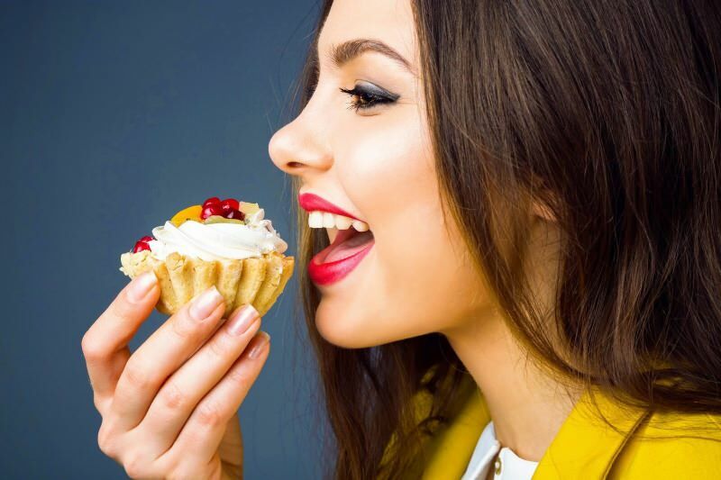 Да ли слатка храна додаје тежину? Можете ли јести десерт у исхрани?