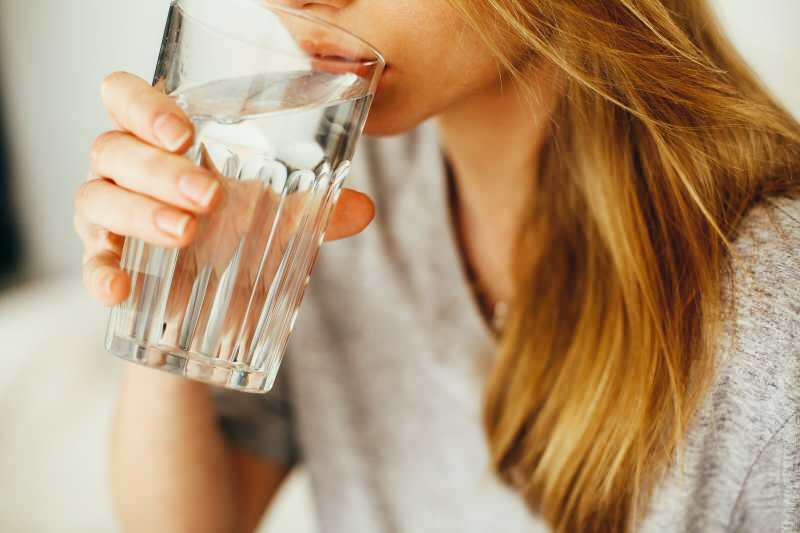 Како смршавити пијући воду? Водена дијета која ослаби 7 килограма у седмици! Ако пијете воду на празан стомак ...