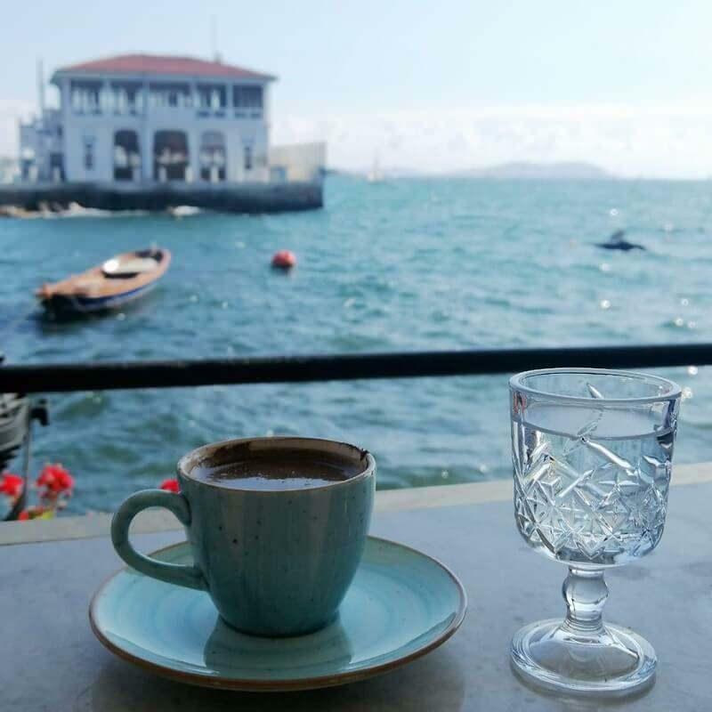 Уживање у турској кафи Гарденс Оф Гарбо 