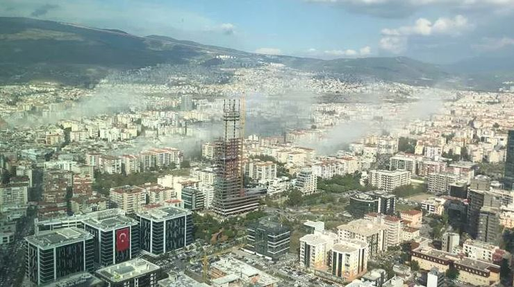 зграде су се срушиле у Измиру