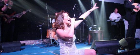 Грчка певачица Анастасија Калогеропулоу наступила је у ТРНЦ-у, проглашена издајицом