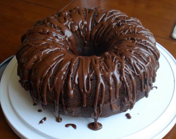 Најлакши рецепт за чоколадну торту! Како направити чоколадну торту? Чоколадна торта са мање прелива
