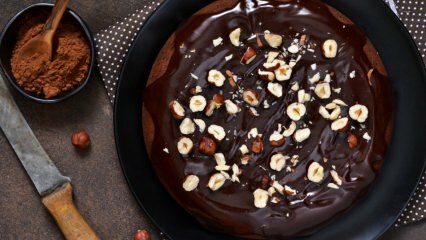 Практични рецепт за торту од лешника са сосом од чоколаде 