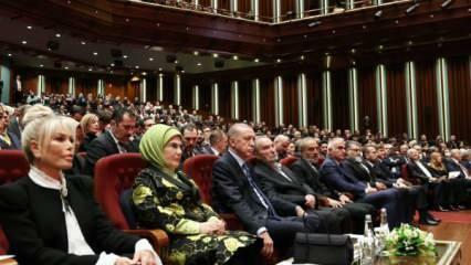 Емине Ердоган честитао је уметницима који су добили Председничку награду за културу и уметност