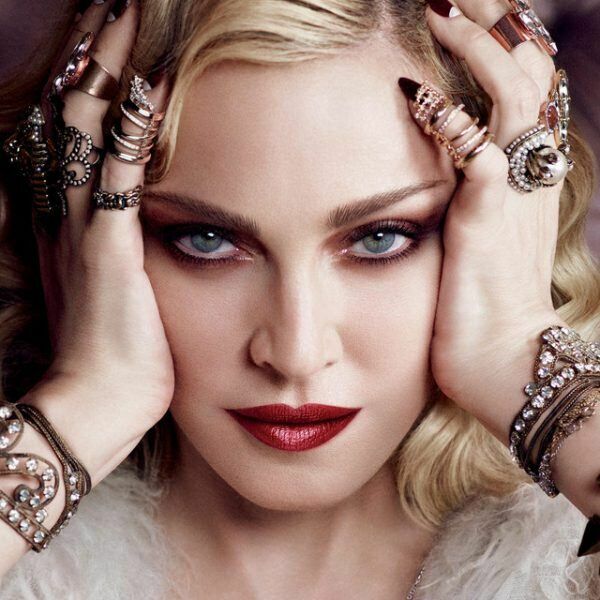 Мадона тужи навијача Холландера