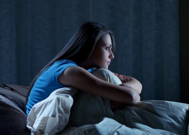 Претерани умор и стрес током дана узрокују буђење ноћу и несаницу наредног дана