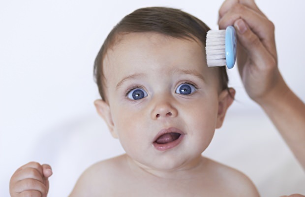 Како треба да се брине о бебиној коси?
