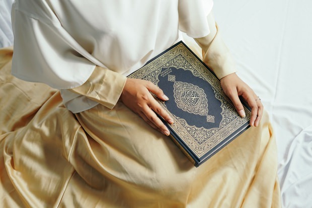 Која је награда за читање Суре Кехф у петак? Сурат ал Кахф на арапском и врлине!