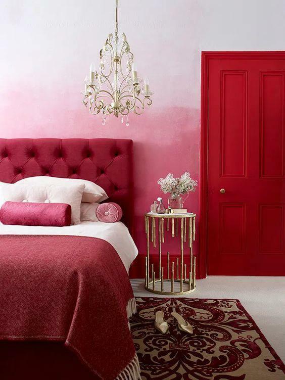 Црвена и розе декорација спаваће собе